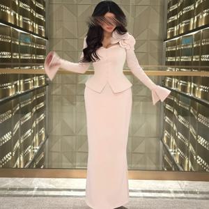 맞춤형 매칭 저지 플라워 플리츠 컬럼 브이넥 롱 드레스 맞춤형 행사 절묘한 중국 스타일