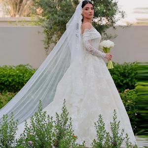 맞춤형 긴 소매 오프숄더 아플리케 레이스 웨딩드레스 매력적인 A라인 웨딩드레스