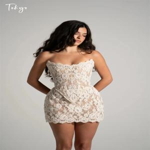 도쿄 맞춤형 화이트 스트랩리스 넥링크 웨딩드레스 민소매 백 레이스업 브라이덜 가운 미니 레이스 머메이드 웨딩드레스