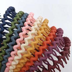 여성을위한 3Pcs 패션 웨이브 머리띠 솔리드 컬러 톱니형 미끄럼 방지 헤어 밴드 소녀 페이스 워시 스포츠 헤어 밴드 헤어 액세서리