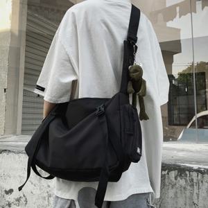 루즈핏 크로스백 남성용 크로스백 스트리트 트렌드 루즈핏 루즈 스타일 남성용 남자 대용량 큰 학생 학생용 크로스백 가방 크로스백