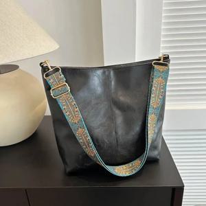 여성용 패셔너블한 단색 토트백, 일상용으로 사용하기 좋은 캐주얼 다용도 지퍼 숄더백, 트렌디한 올매치 출퇴근 가방