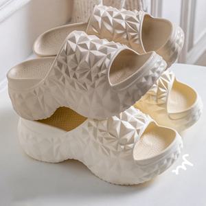 여성 Chunky 플랫폼 슬리퍼 여름 컴포트 부드러운 두꺼운 바닥 슬라이드 샌들을위한 여성 새로운 오픈 발가락 미끄럼 방지 비치 신발