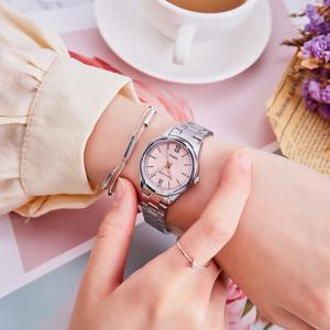 세련된 정확성을 위한 스틸 스트립 패션 시계가 포함된 카시오 여성용 쿼츠 시계 LTP-V005D-4B2/7B2