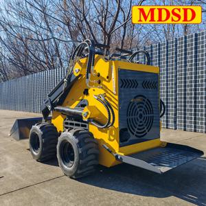 경제적인 휠 스키드 스티어 로더 낮은 운영 비용으로 일상 사용에 적합 소형 건설용 베스트셀러 휠 스키드 스티어 로더
