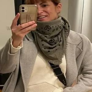 페이크 벨벳 니트 프린트 반다나 스퀘어 스카프 여성용 가볍고 통기성 좋은 2026 여성 캐주얼 데일리 통근 패션 액세서리