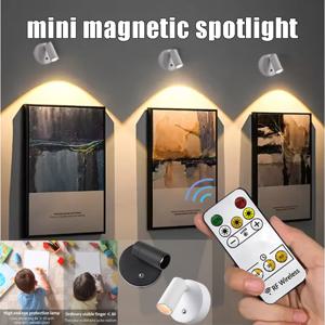 미니 자석 스포트라이트 벽 조명 3가지 모드 조절 가능한 분위기 조명 무선 USB 충전식 램프 터치 리모컨 크리스마스 선물 상품 포카 쇼케이스 스포트라이트 방 장식 침실 침대 옆 밤 조명 테이블 라이트 무선 스티치 데스크 램프 데코 룸용 충전식 홈 데코 아이템 디밍 미니멀리즘 선물 어린이용 할로윈 생일 축제