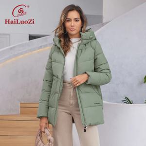 HaiLuoZi 2023 새로운 여성 자켓 짧은 따뜻한 후드 여성 겨울 아웃웨어 클래식 브랜드 지퍼 디자인 큰 주머니 여성 코트 9910