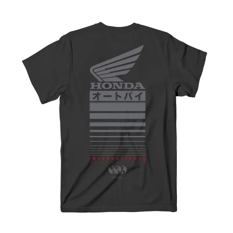 레트로 오토바이 시리즈의 레이싱 맨 티셔츠는 루즈한 넥이 있는 반팔 힙합 탑 Honda Non-wing Tee를 특징으로 합니다.