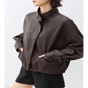 울트라 소프트 프로틴 레더 숏 재킷 여성용 2026 가을 신상 레트로 스탠드 칼라 오토바이 스타일 액세서리 핀