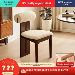 북유럽 가벼운 럭셔리 단단한 나무 식사 의자 가정용 간단한 소프트 패키지 백업 의자 현대 패션 상업 의자