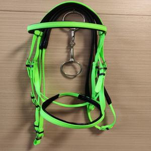 코가죽이 함유된 내한성 PVC 워터 레인 아마츄어 쓰리피스 슈트는 겨울에도 굳지 않습니다.