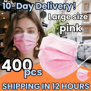 10일 안에 배송! 400개입 핑크색 일회용 보호 마스크 - 3중 레이어로 통기성이 좋고 편안하며, 조절 가능한 귀걸이와 안전하게 고정되는 코 패드 - 가정용으로 저렴하게 구매 가능하며, 대량 구매 가능하며, 야외 활동, 가정, 출퇴근, 사무실, 학교, 남녀 공용 및 스타일리시하게 사용하기에 적합합니다.