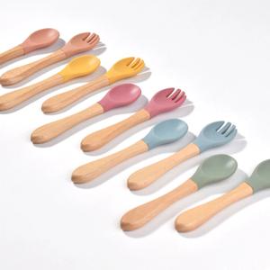 식품 등급 실리콘 아기 용품 보완 식품 식기에 대한 훈련 숟가락을 먹는 어린이를위한 나무 손잡이 포크 & 스푼