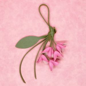 귀여운 행거 꽃 모양 PU 가죽 펜던트 수제 만화 가죽 열쇠고리 패션 창의적인 가방 펜던트 여성용