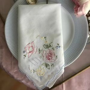 일본에 수출되는 2개 조각 다채로운 수 놓은 냅킨 면 부드러운 사각형 손수건