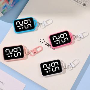 1/4pcs LED 키 체인 포켓 시계 디지털 디스플레이 어린이를위한 전자 시계 학생 배낭 키 펜던트 시계 선물