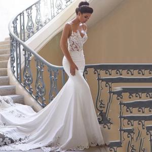 맞춤형 모던 레이스 새틴 머메이드 웨딩드레스 스위트하트 슬리브리스 브라이덜 가운 2026 심플 플레인 롱 트레인 스윕 트레인