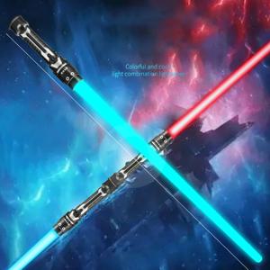 다채로운 빛나는 칼 장난감 레이저 칼 Lightsaber 빨간색과 파란색 더블 세이버 텔레스코픽 음악 코스프레 멋진 깜박이 어린이 장난감