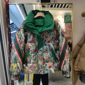 2026 겨울 유럽 패션 브랜드 컬러 스플라이싱 프린트 고급 다운 재킷 여성용 두꺼운 화이트 덕 다운 숏 여성 코트