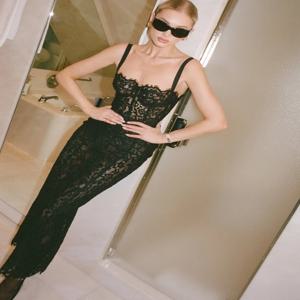 섹시한 스파게티 스트랩 V넥 레이스 롱 드레스 여성 블랙 플로럴 레이스 민소매 바디콘 드레스 우아한 이브닝 셀럽 파티