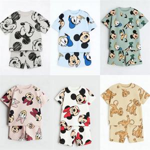 디즈니 의상 풀 프린트 의상 소년과 소녀 여름 의류 사랑스러운 티셔츠 + 반바지 두 조각 세트 새로운 패션 의류 정장