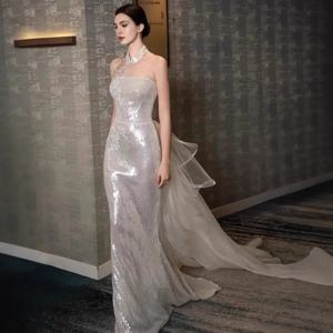 실버 이브닝 가운 2026 신상 고급 중국풍 스팽글 허리 조절 가능한 피쉬테일 웨딩드레스 약혼 연회식 예복