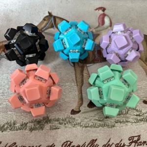 새로운 12키 매직볼 피젯 키체인 키 버튼 DIY 키보드 핑거 키보드 캡 키캡 패스 더 타임 클리커 장난감 성인용