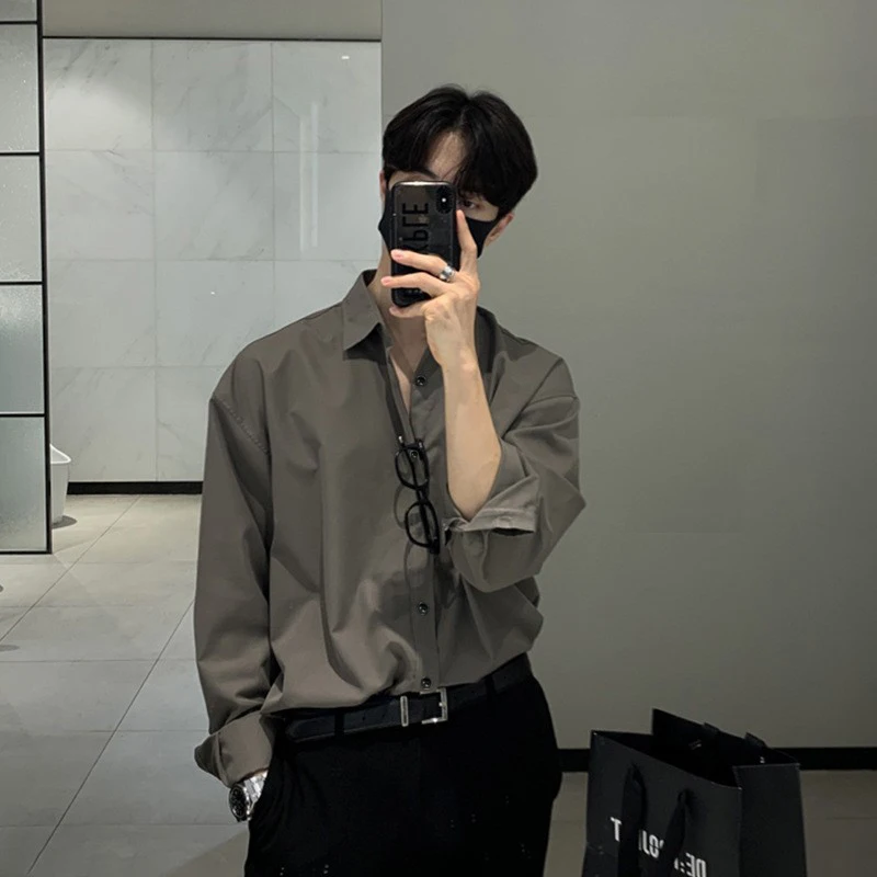 새로운 한국 비즈니스 남성 셔츠 라이트 럭셔리 슬림 피트 솔리드 컬러 긴 소매 가디건 레저 통기성 솔리드 컬러 기본 탑