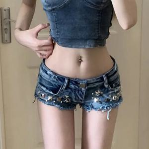 섹시한 미니 여성 데님 반바지 아메리칸 레트로 Y2K 리벳 장식 스키니 짧은 청바지 여성 한국 로우 웨이스트 streetwear 반바지