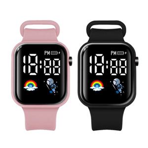 2pcs LED 어린이 시계 스포츠 디지털 시계 무지개와 우주인 실리콘 스트랩 어린이를위한 전자 손목 시계 소년 소녀