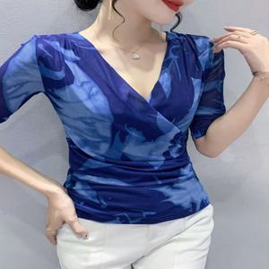 여성 여름 메쉬 탑 크로스 V넥 미디 소매 타이다이 프린트 슬리밍 패셔너블 포켓 스퀘어 캐주얼 스타일 2025