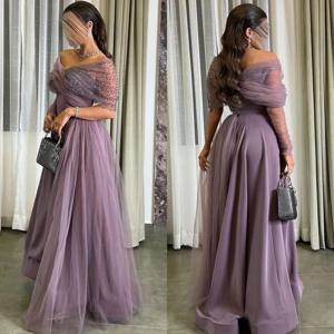 맞춤형 우아한 Tulle 플리츠 스팽글 A라인 오프 숄더 롱 드레스, 성인식 드레스, 모던 스타일 클래식 패션