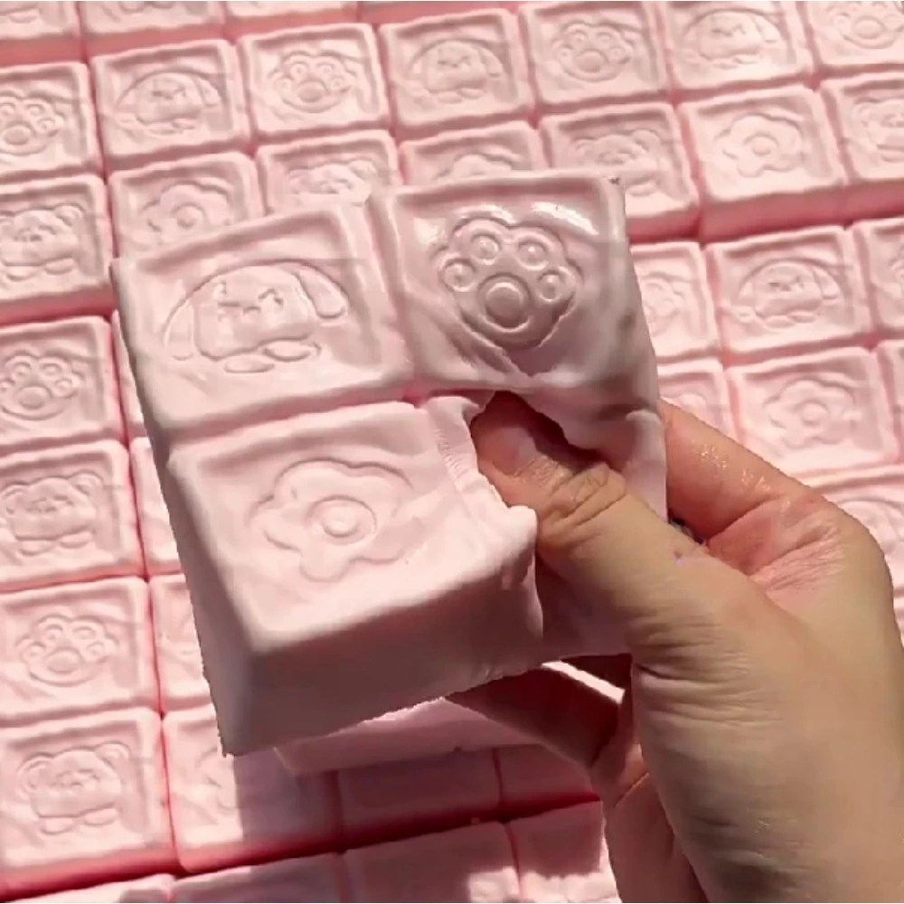 스퀴시 딸기 초콜릿 밀크 큐브 케이크 빵 스퀴즈 장난감 부드러운 스트레스 해소 슬로우 라이징 감각 장난감 어린이 및 성인용