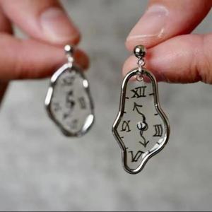 독특한 시계 귀걸이 창의적인 불규칙 시계 디자인 여성용 빈티지 귀걸이 스테이트먼트 쥬얼리 도매 맞춤 포장