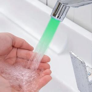 1-4PCS 자동으로 변경 7 색 LED 수도꼭지 헤드 글로우 물 절약 스트림 라이트 수도꼭지 통풍기 탭 노즐 주방 목욕