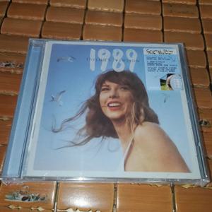 테일러 스위프트 1989 TV CD (포스터 포함) 쉐이크 잇 오프 블랭크 스페이스 팝 신스 팝 앨범 팬들을 위한 선물 재고 있음