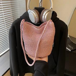 럭셔리 골드 및 실버 스레드 버킷백 눈길을 사로잡는 우븐 힙 숄더백 폴리에스터 소재 브랜드 없음 레이어 또는 칸막이 없음