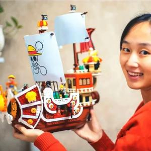 원피스 1484pcs/432Pcs + 9 인형 천 개의 써니 보트 블록 만화 해적선 벽돌 세트 어린이를위한 장난감 크리스마스 선물