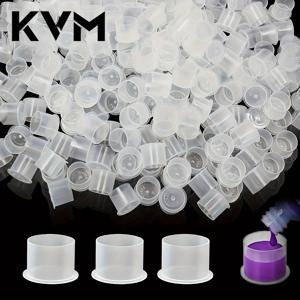 KVM 500/1000pcs 일회용 문신 안료 컵 플라스틱 용기 잉크 컵 기본 S/M/L/XL 영구 화장 문신 공급