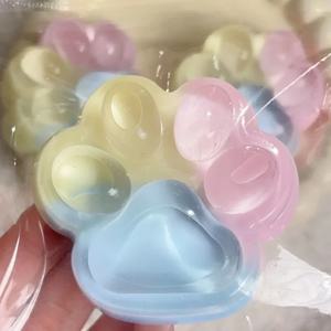 세 가지 색깔의 무지개 고양이 발 모양의 부드러운 핀치 장난감, 귀여운 고양이 발 모양의 느린 반동 핀치 스트레스 해소 생일 선물
