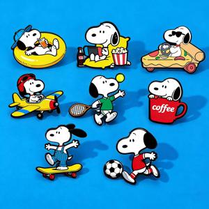8개 스누피 귀여운 만화 강아지 에나멜 핀 혼합 스타일 스포츠 시리즈 브로치 가방 모자 DIY 공예품 쥬얼리 친구 선물