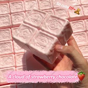 촉촉한 딸기 밀크 초콜릿 케이크 브레드 스퀴시 장난감 슬로우 라이징 피젯 토이 스트레스 해소용 감각 장난감 어린이 및 성인용