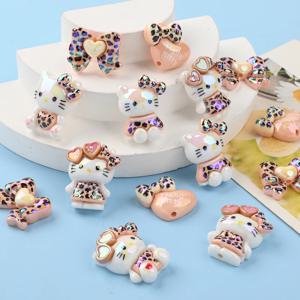 30개 산리오 헬로키티 테마 레진 비즈 레오파드 프린트 치발기 포커스 비즈 DIY 젖꼭지 체인 팔찌 열쇠고리 장신구용