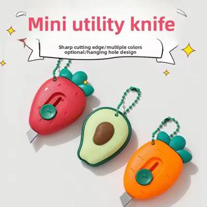 1 조각 미니 과일 모양 실용적인 공예 칼 휴대용 학생 종이 절단 도구는 편지 풀기 및 열기 위해 사용됩니다.