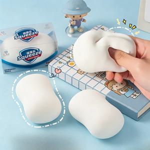 부드러운 가짜 흰색 비누 스퀴시 슬라임 장난감 장식 사각 큐브 부드러운 느린 반동 스트레스 해소 소품 홈룸 장식 축제 선물