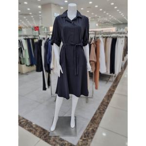 [더아이잗]오픈 칼라 A라인 원피스 IP6N0OP971BK10_DJ