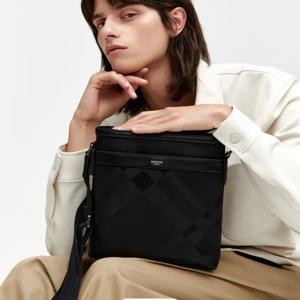 [헤지스ACC] 블랙 체크 실버로고 크로스백 HJBA5E172BK