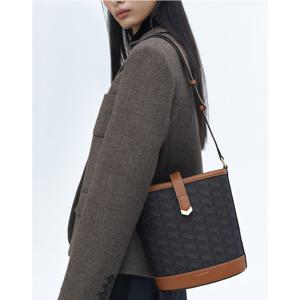 [질스튜어트] 로젤라 칠링 패턴 버킷형 숄더백 JABA5E301