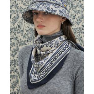 [헤지스]네이비 사각 실크 스카프HISC5E301N2